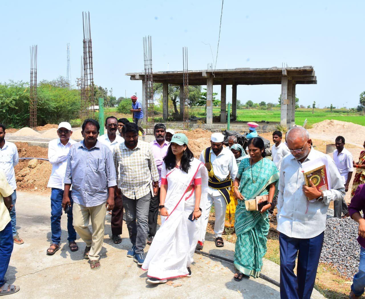 ఇల్లంతకుంట, మార్చి -17 గ్రామ సమాఖ్య భవనాన్ని త్వరితగతిన పూర్తి చేయాలి  కలెక్టర్ గరిమ అగ్రవాల్